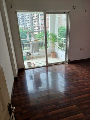 Room in 3 BHK Apartment at Mapsko Royale Ville, Sector 82 – for Rent