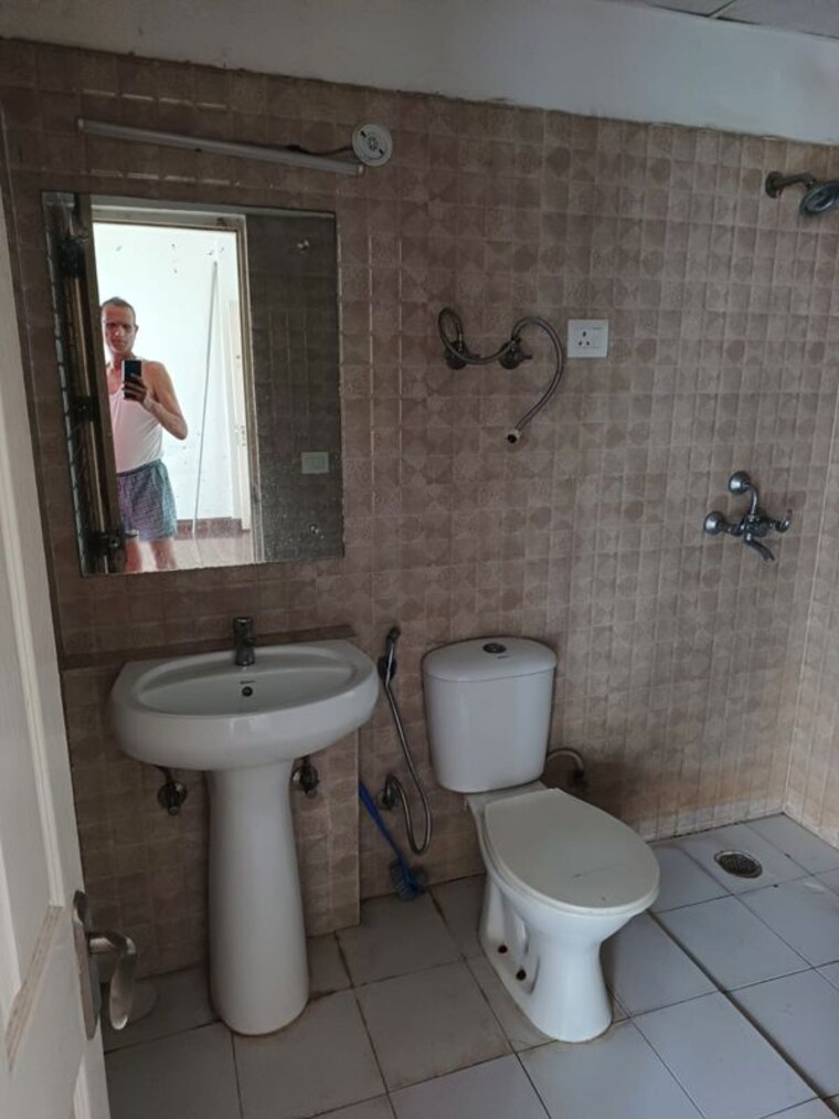 Bathroom, mapsko-royale-ville 3 Bedroom 1790 Sq.Ft. Apartment In Sector 82 Gurgaon 10596985