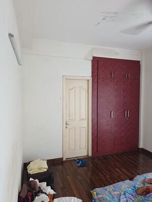 Room in 3 BHK Apartment at Mapsko Royale Ville, Sector 82 – for Rent
