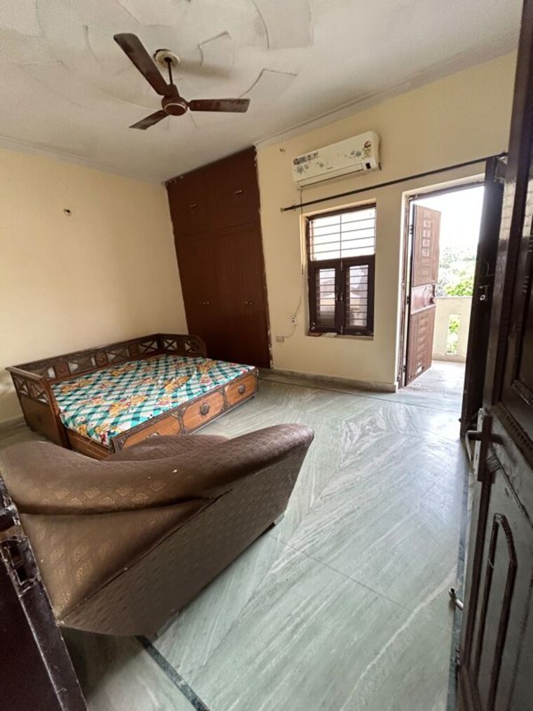 Bedroom, green fields colony 4 Bedroom 2235 Sq.Ft. Builder Floor In Green Fields Colony Faridabad 10597009