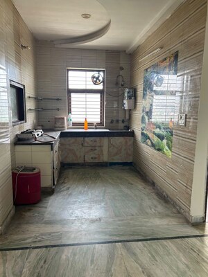 Parking in 4 BHK Builder Floor at Green Fields Colony – for Rent