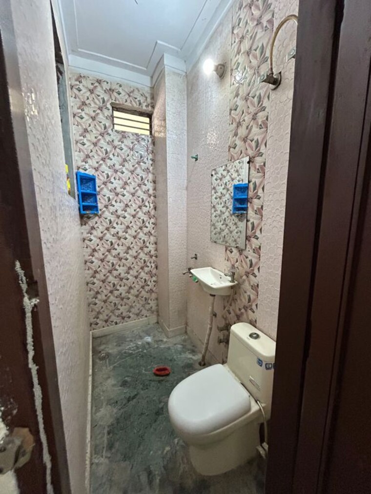 Bathroom, green fields colony 4 Bedroom 2235 Sq.Ft. Builder Floor In Green Fields Colony Faridabad 10597009