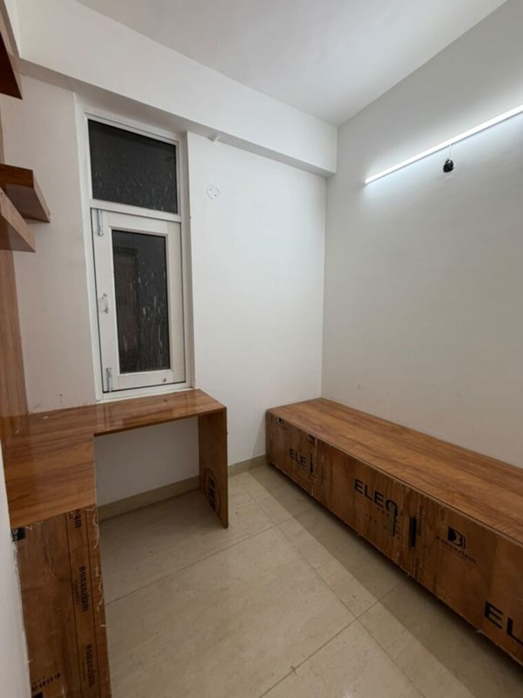 Room, gazipur 1 Bedroom 450 Sq.Ft. Apartment In Gazipur Zirakpur 10596994