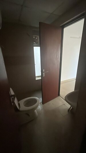 Bathroom in 2.5 BHK Apartment at Supertech Ecociti, Sector 137 – for Rent