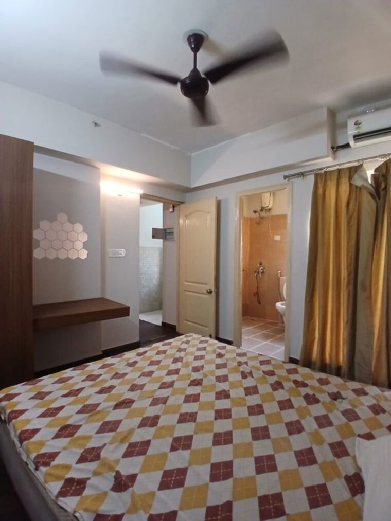 Bedroom, paras-tierea 1 Bedroom 450 Sq.Ft. Apartment In Sector 137 Noida 10597051