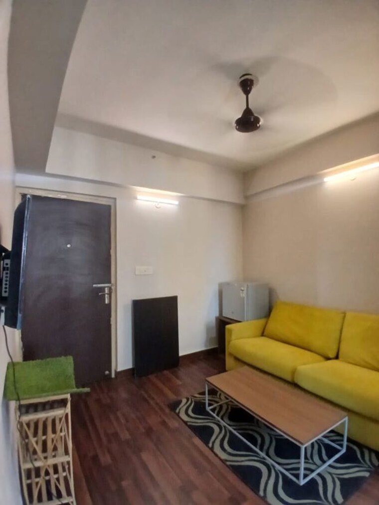 Living Room, paras-tierea 1 Bedroom 450 Sq.Ft. Apartment In Sector 137 Noida 10597051