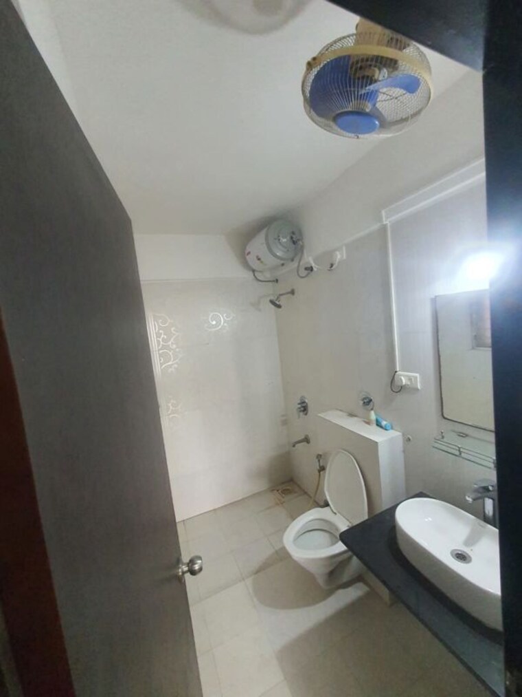 Bathroom, kolte-patil-tuscan-parkland 3 Bedroom 1500 Sq.Ft. Apartment In Kharadi Pune 10597043
