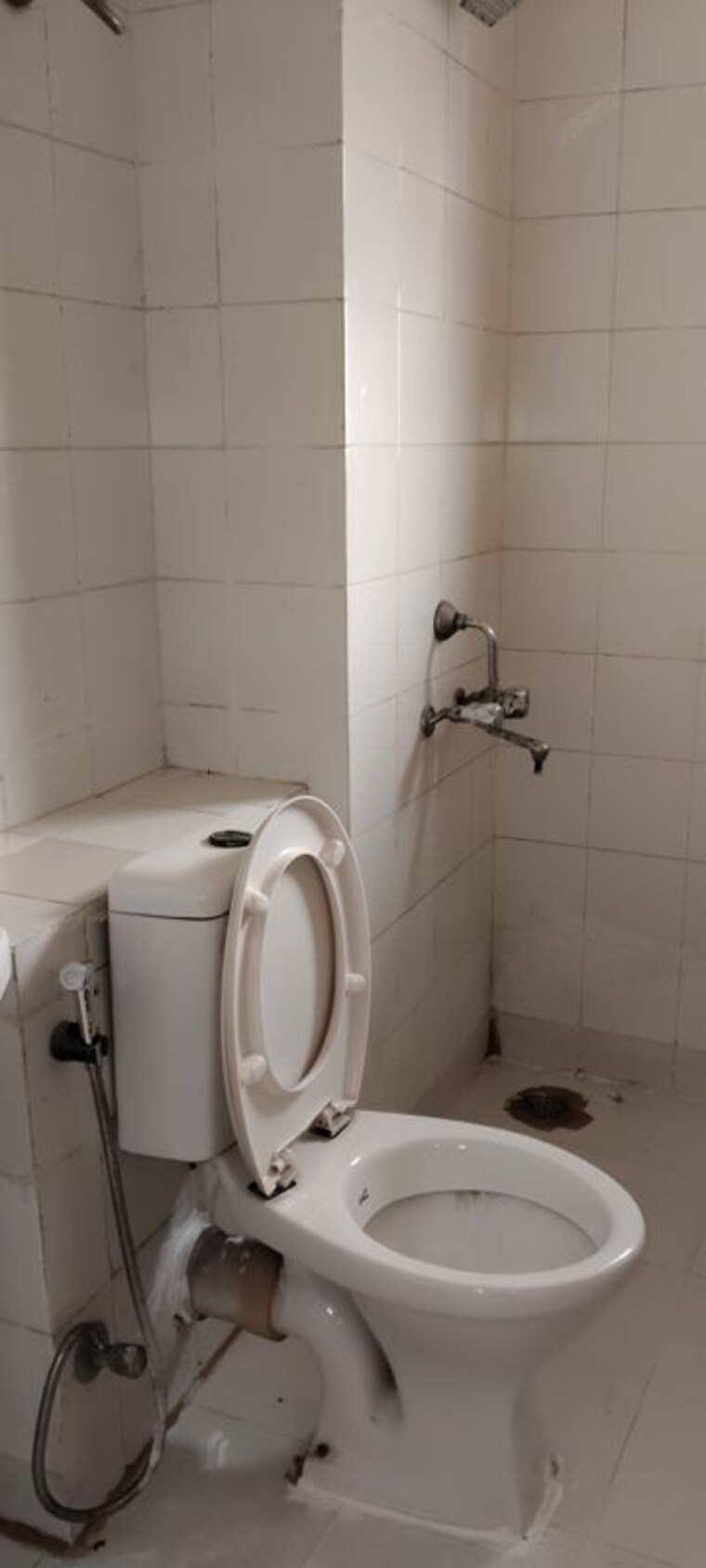 Bathroom, puri-pratham 2 Bedroom 1100 Sq.Ft. Apartment In Sector 84 Faridabad 10597071