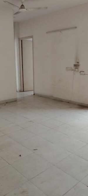 Room in 3 BHK Apartment at Adore Happy Homes Grand, Sector 85 – for Sale
