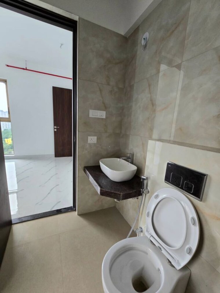 Bathroom, raymond-ten-x-habitat 2 Bedroom 700 Sq.Ft. Apartment In Pokhran Road No Two Thane 10597117