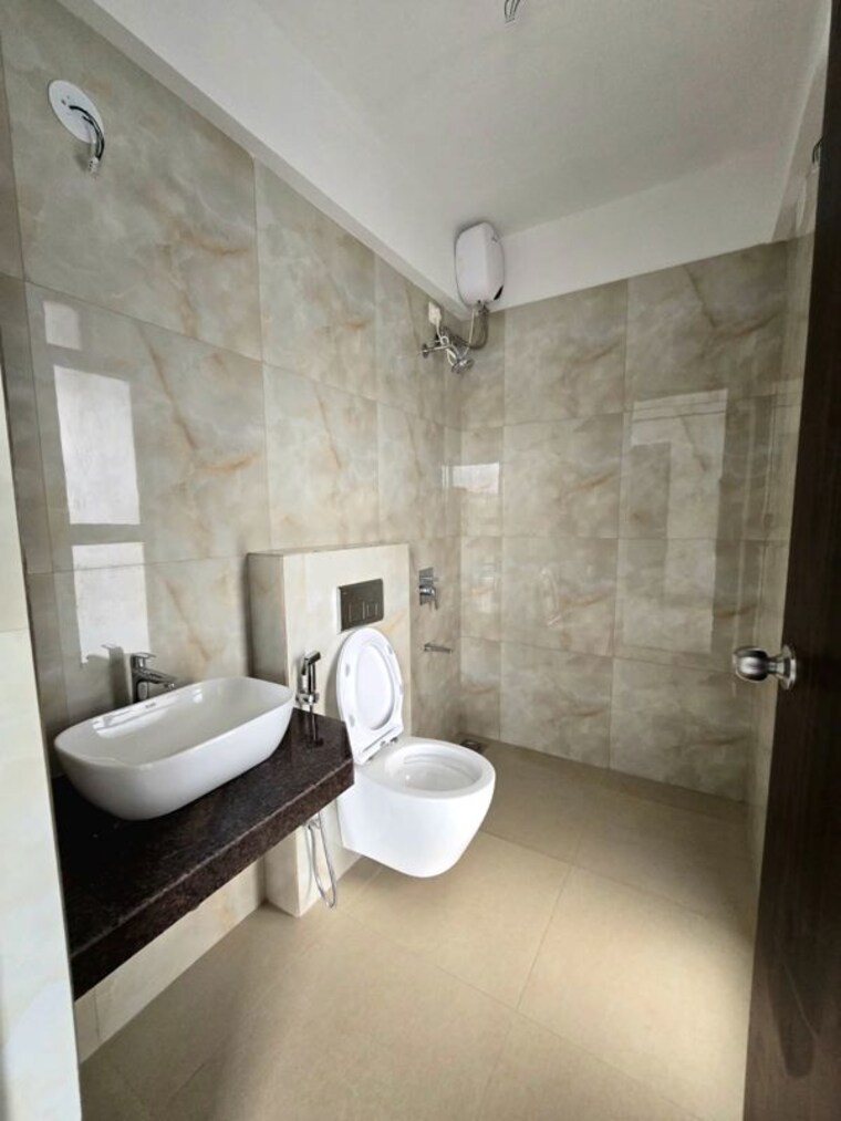 Bathroom, raymond-ten-x-habitat 2 Bedroom 700 Sq.Ft. Apartment In Pokhran Road No Two Thane 10597117