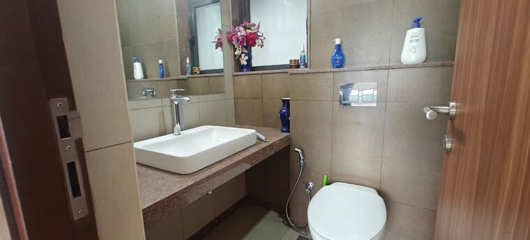 Attached Bathroom, shapoorji-pallonji-vicinia 2 Bedroom 970 Sq.Ft. Apartment In Powai Mumbai 10597012