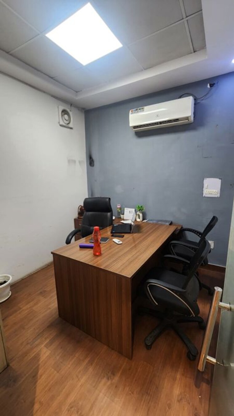 Team Area, sector 63 Commercial Office Space 2600 Sq.Ft. In Sector 63 Noida 10597087