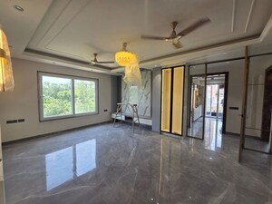 Room in 4 BHK Builder Floor at Sector 10 – for Sale