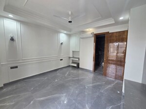 Room in 4 BHK Builder Floor at Sector 10 – for Sale