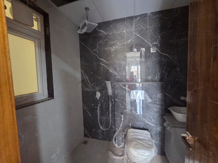 Bathroom, sector 10 4 Bedroom 263 Sq.Yd. Builder Floor In Sector 10 Gurgaon 10597121