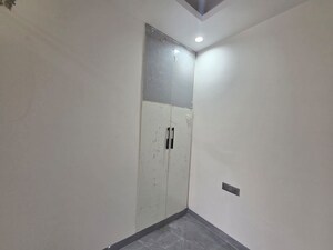 Room in 4 BHK Builder Floor at Sector 10 – for Sale