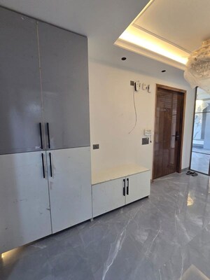 Room in 4 BHK Builder Floor at Sector 10 – for Sale