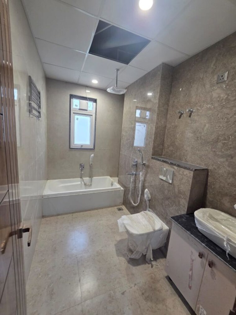 Bathroom, sector 10 4 Bedroom 263 Sq.Yd. Builder Floor In Sector 10 Gurgaon 10597121