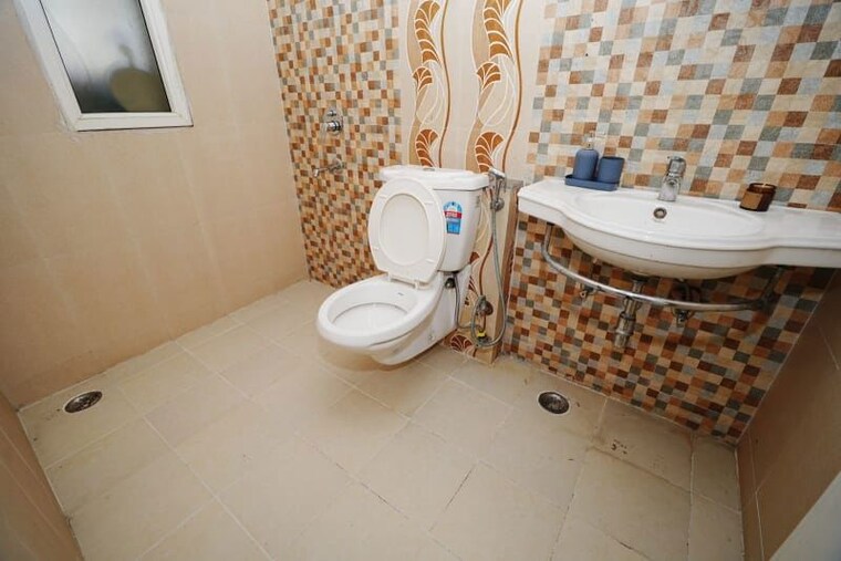 Bathroom, purvanchal-royal-city 3.5 Bedroom 1957 Sq.Ft. Apartment In Chi V Greater Noida Greater Noida 10597150