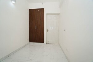 Room in 3.5 BHK Apartment at Purvanchal Royal City, Chi V Greater Noida – for Sale