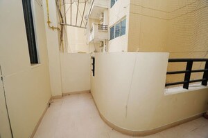 Bathroom in 3.5 BHK Apartment at Purvanchal Royal City, Chi V Greater Noida – for Sale