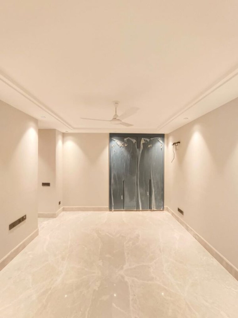 Room, defence colony 3 Bedroom 217 Sq.Yd. Builder Floor In Defence Colony Delhi 10597126