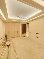 3 BHK 217 Sq.Yd. Builder Floor in Defence Colony