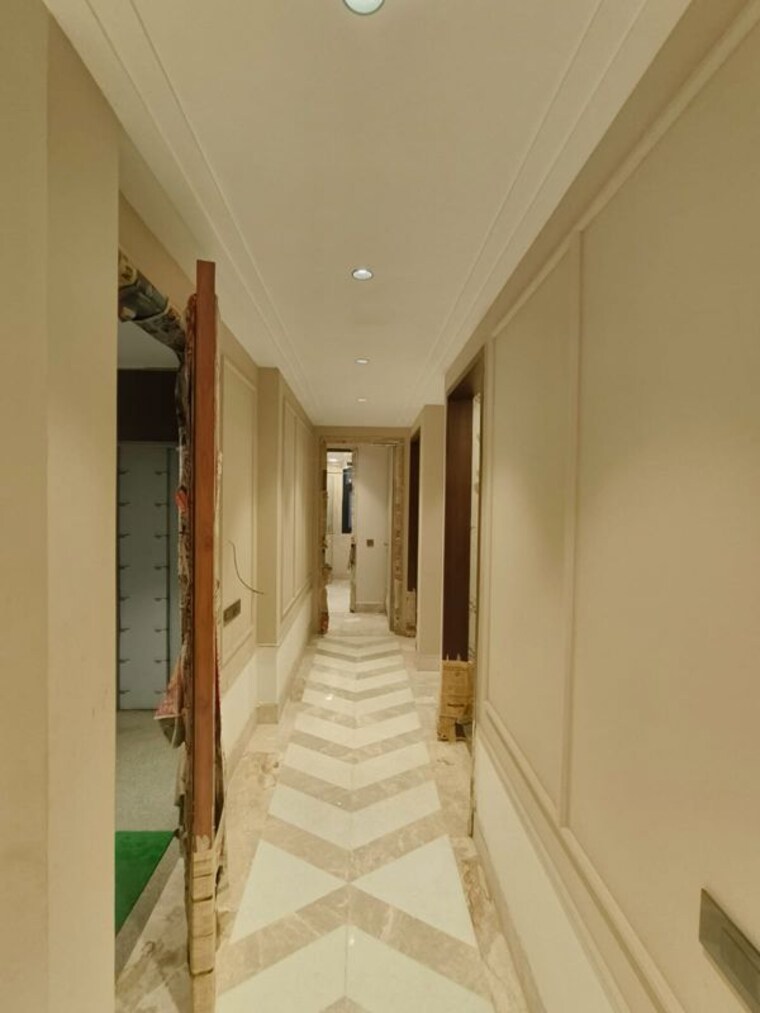 Living Room, defence colony 3 Bedroom 217 Sq.Yd. Builder Floor In Defence Colony Delhi 10597126