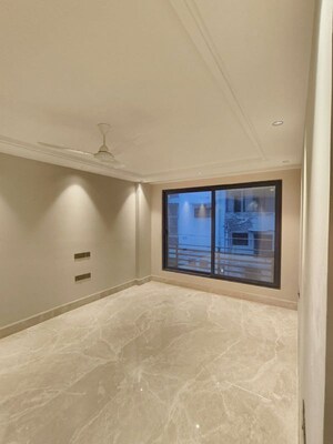 Room in 3 BHK Builder Floor at Defence Colony – for Sale