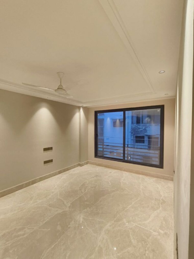 Room, defence colony 3 Bedroom 217 Sq.Yd. Builder Floor In Defence Colony Delhi 10597126