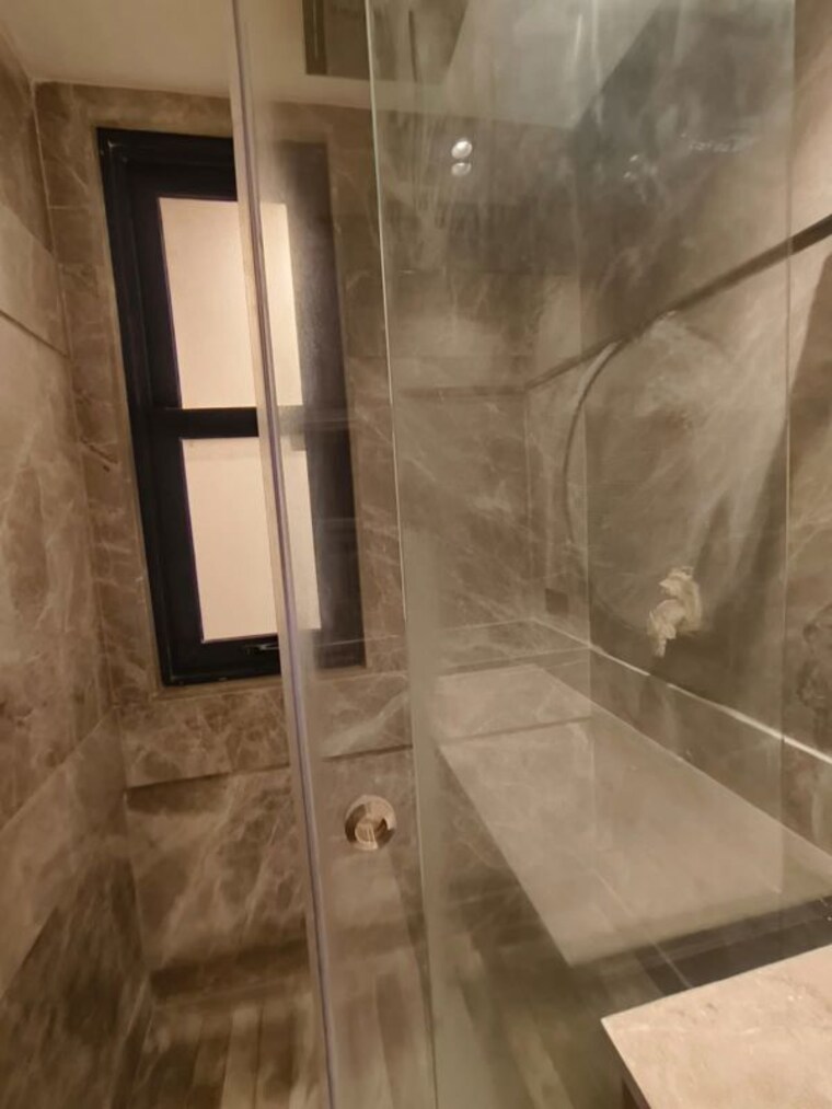 Bathroom, defence colony 3 Bedroom 217 Sq.Yd. Builder Floor In Defence Colony Delhi 10597126