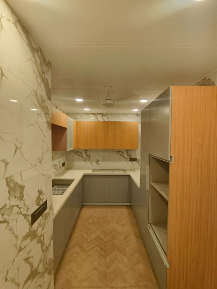 Bathroom, defence colony 3 Bedroom 217 Sq.Yd. Builder Floor In Defence Colony Delhi 10597126