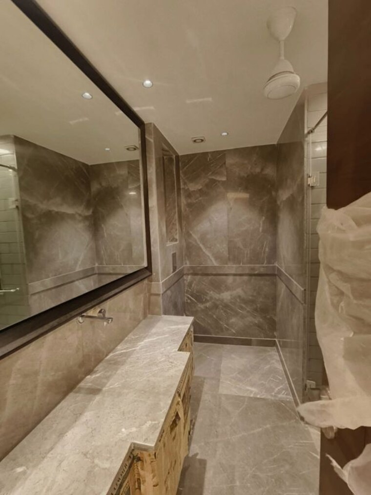 Bathroom, defence colony 3 Bedroom 217 Sq.Yd. Builder Floor In Defence Colony Delhi 10597126
