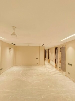 Room in 3 BHK Builder Floor at Defence Colony – for Sale