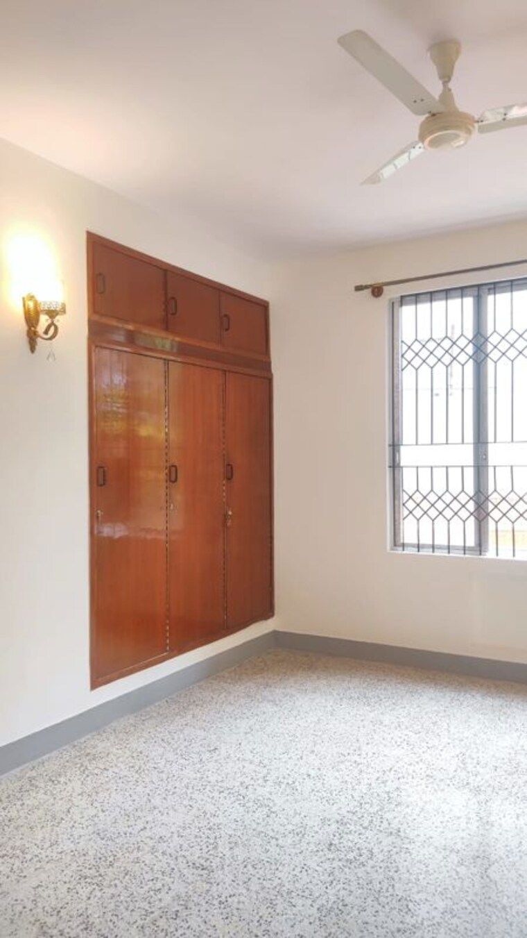 Room, kings-crest 3 Bedroom 1200 Sq.Ft. Apartment In Jayamahal Bangalore 10597060