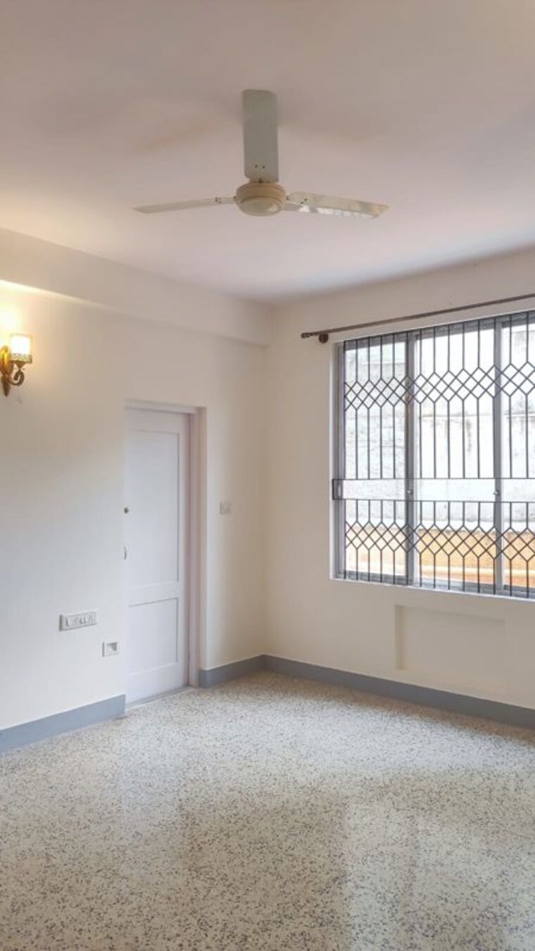 Room, kings-crest 3 Bedroom 1200 Sq.Ft. Apartment In Jayamahal Bangalore 10597060