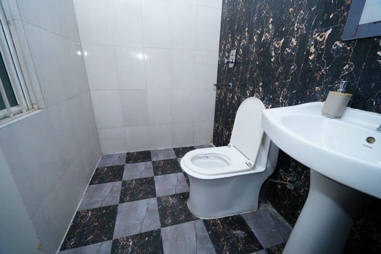 Bathroom, migsun-twiinz 3 Bedroom 1399 Sq.Ft. Apartment In Eta Ii Greater Noida Greater Noida 10597190