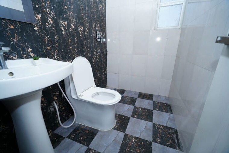 Bathroom, migsun-twiinz 3 Bedroom 1399 Sq.Ft. Apartment In Eta Ii Greater Noida Greater Noida 10597190