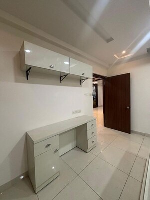 Room in 3 BHK Apartment at Hi Tech City – for Rent