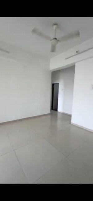 Room in 2 BHK Apartment at Platinum Heights Mumbai, Andheri West – for Rent