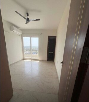Room in 3 BHK Apartment at Malwa Escon Primera, International Airport Road – for Rent