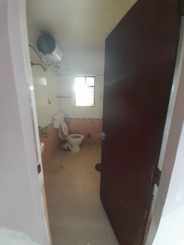 Bathroom, kumar-pragati 2 Bedroom 1000 Sq.Ft. Apartment In Nibm Road Pune 9514618