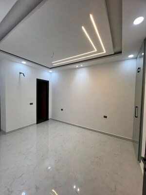 Room in 3 BHK Builder Floor at Ultima 107, Sector 104 – for Sale