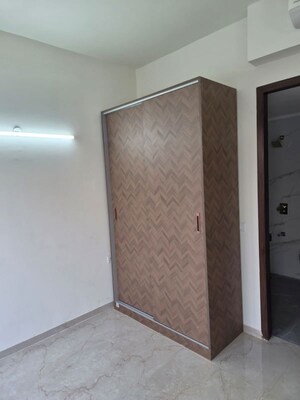 Room in 3 BHK Apartment at Smart World Orchard, Sector 61 – for Rent