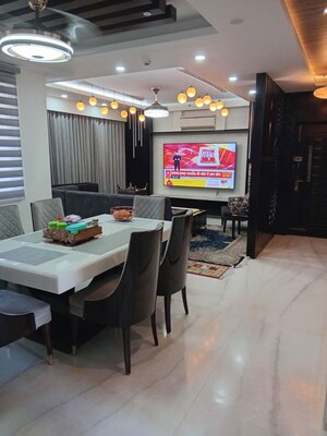 Room in 4 BHK Apartment at Conscient Heritage Max, Sector 102 – for Sale