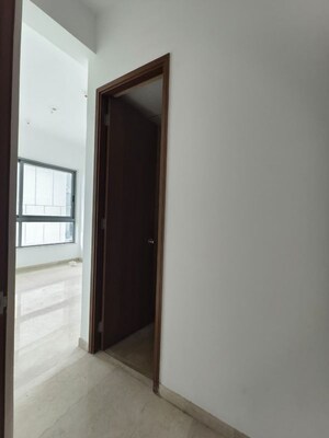 Room in 3 BHK Apartment at Kalpataru Immensa, Kolshet Road – for Sale