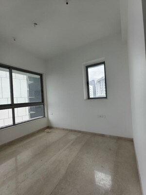 Room in 3 BHK Apartment at Kalpataru Immensa, Kolshet Road – for Sale