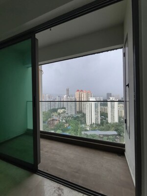 Room in 3 BHK Apartment at Kalpataru Immensa, Kolshet Road – for Sale