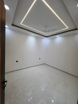 Room in 3 BHK Builder Floor at Ultima 107, Sector 104 – for Sale